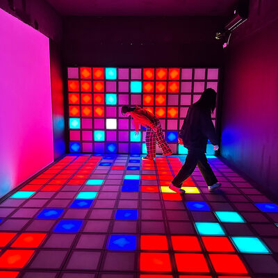 Interactieve LED-vloer met 30x30cm RGB-tegels en 1000 niveaus voor gaming en entertainment