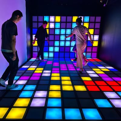 Goede prijs Interactieve LED Grid Game Metalen vloer Arena Voor Kinderen In Playhouse Trampoline Park online