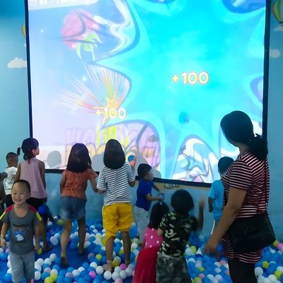 Kwaliteit Indoor Playground Interactieve projectiegame met 35 games, 3400 lumens helderheid en 1024 * 768 resolutie fabriek
