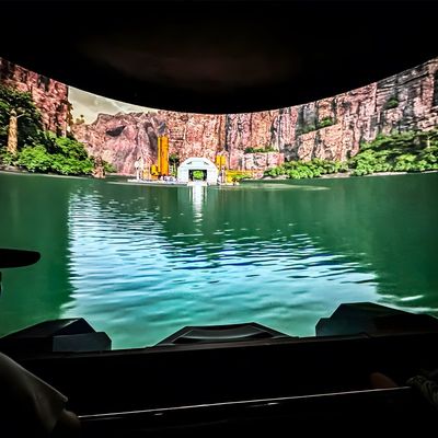 Goede prijs Indoor Immersive Track Cinema Gekrompen Naakt Oog 3D Projectie Scherm online