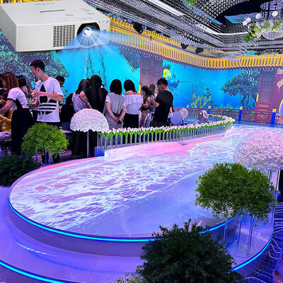 Goede prijs Interactief projectiesysteem met 5200 lumen helderheid, 1920*1200 resolutie en 1-20 kanalen voor meeslepende muur- en vloerprojectie online