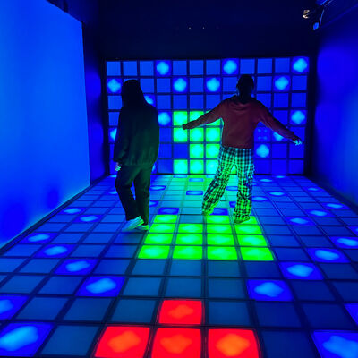 Goede prijs RGB-kleur 30x30cm Interactieve LED-vloertijlen met multiplayer-spelmodus voor actief gamen online