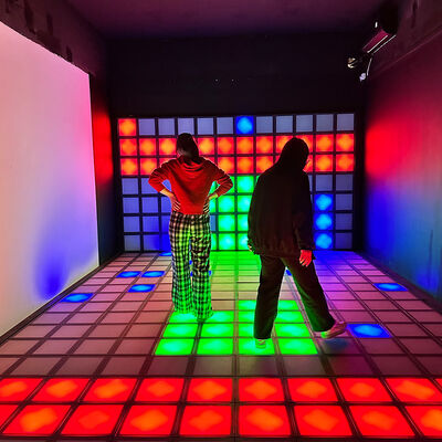 Goede prijs Interactieve LED dansvloer met tegelgrootte 30x30cm, RGB-kleur en 1000+ spelniveaus voor kinderen en volwassenen online