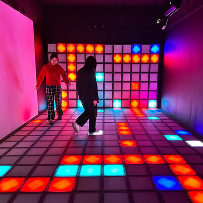 Goede prijs 30x30cm RGB-verlichting Interactieve LED-vloer met multiplayer-spelmodus voor winkelcentra en speeltuinen online