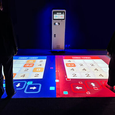 Goede prijs 5000 lumens mobiele interactieve vloerprojector met meer dan 40 games en plug-and-play-implementatie online