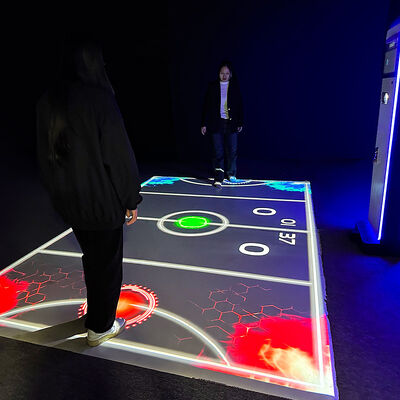 Goede prijs Mobiele interactieve vloerprojector van 5000 lumen met meer dan 40 games en plug-and-play alles-in-één vloerprojectiemachine online