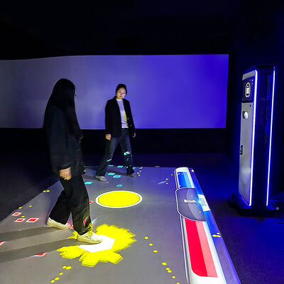 Goede prijs Mobiele interactieve vloerprojector van 5000 lumen met meer dan 40 games en Plug-and-Play-installatie online