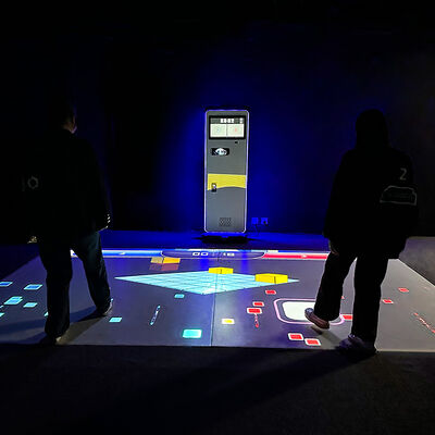 Goede prijs Mobiele interactieve vloerprojector van 5000 lumen met meer dan 40 games en plug-and-play alles-in-één systeem online