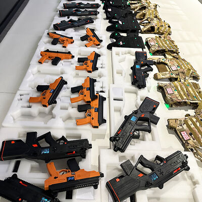 Goede prijs Commerciële complete set Live-action CS Blaster Gun and Vest Multiplayer Draadloze laser tag apparatuur Game System Set online