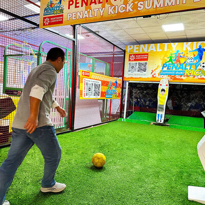 Goede prijs Quick-Assembly Interactieve Penalty Kick Football Game Simulator met hoogwaardig ijzeren frame en HD-scherm voor 1-4 spelers online