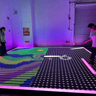 Goede prijs Interactieve LED-vloerspel met multiplayer sport- en amusementservaring en 86-inch groot scherm met 6 selecteerbare games online