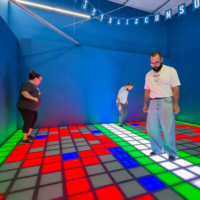 Goede prijs Grootschalige Interactieve LED Vloer en LED Grid Vloer met 100-900 Tegelconfiguraties, 280+ Spelniveaus en RGB Kleur voor Commerciële Locaties online